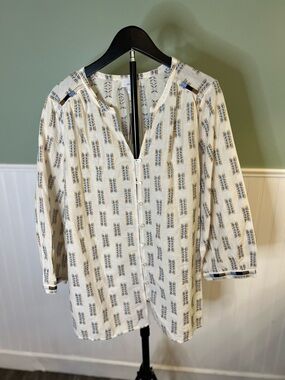 NWT- J. Jill Cream Button-Front Embroidered Blouse size L